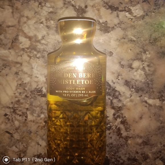 Bath & Body Works Golden Berry Mistletoe Body Wash New - Picture 1 of 5